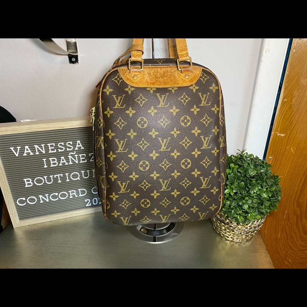 pre-owned LOUIS VUITTON Excursion Bag